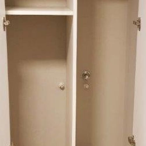 IA205 INTERIOR MELAMINADO CON HUECO LIBRE, ROPA LARGA Y BALDAS